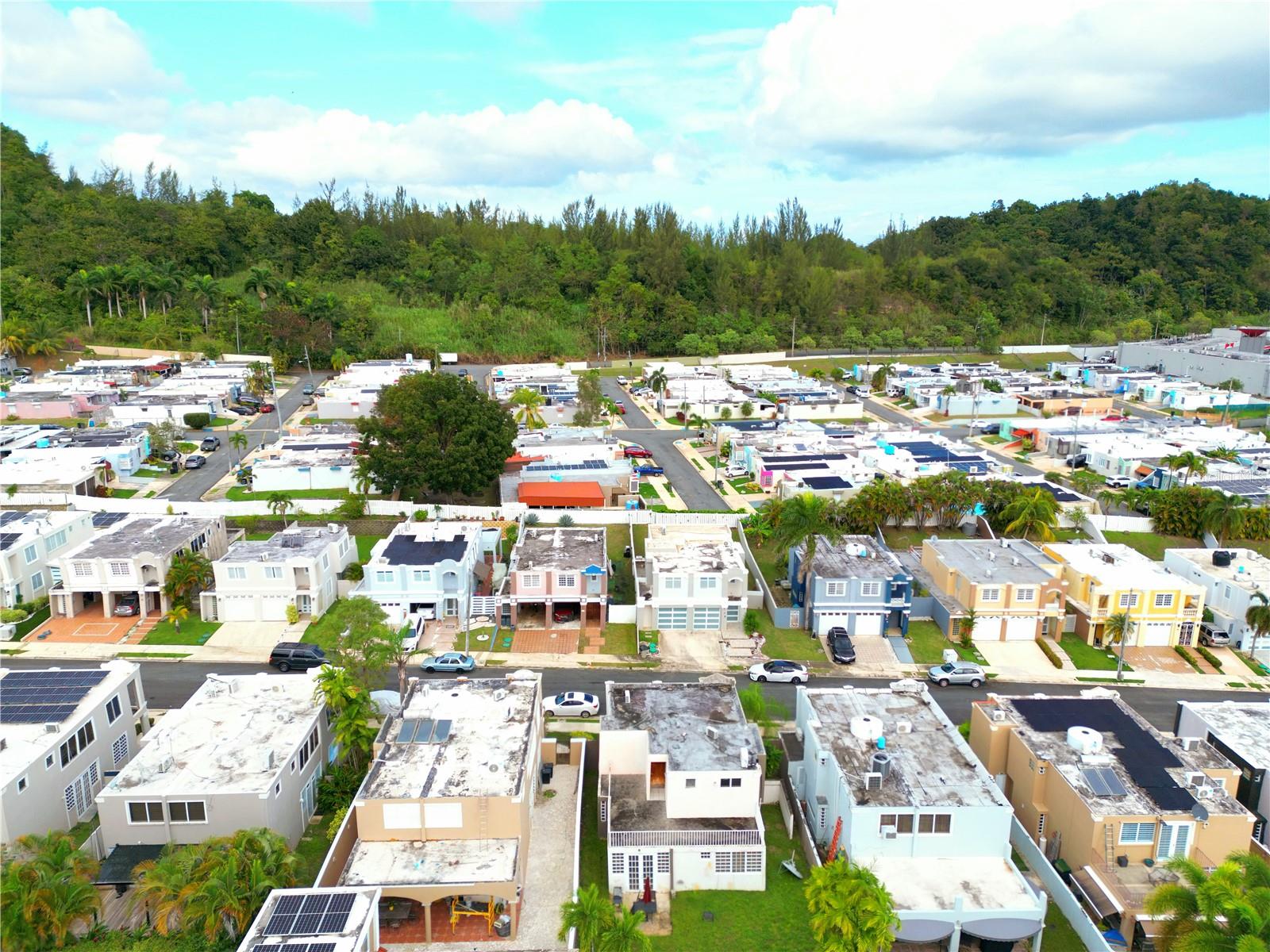 URB. PLAZA DE LA FUENTE - Residential
