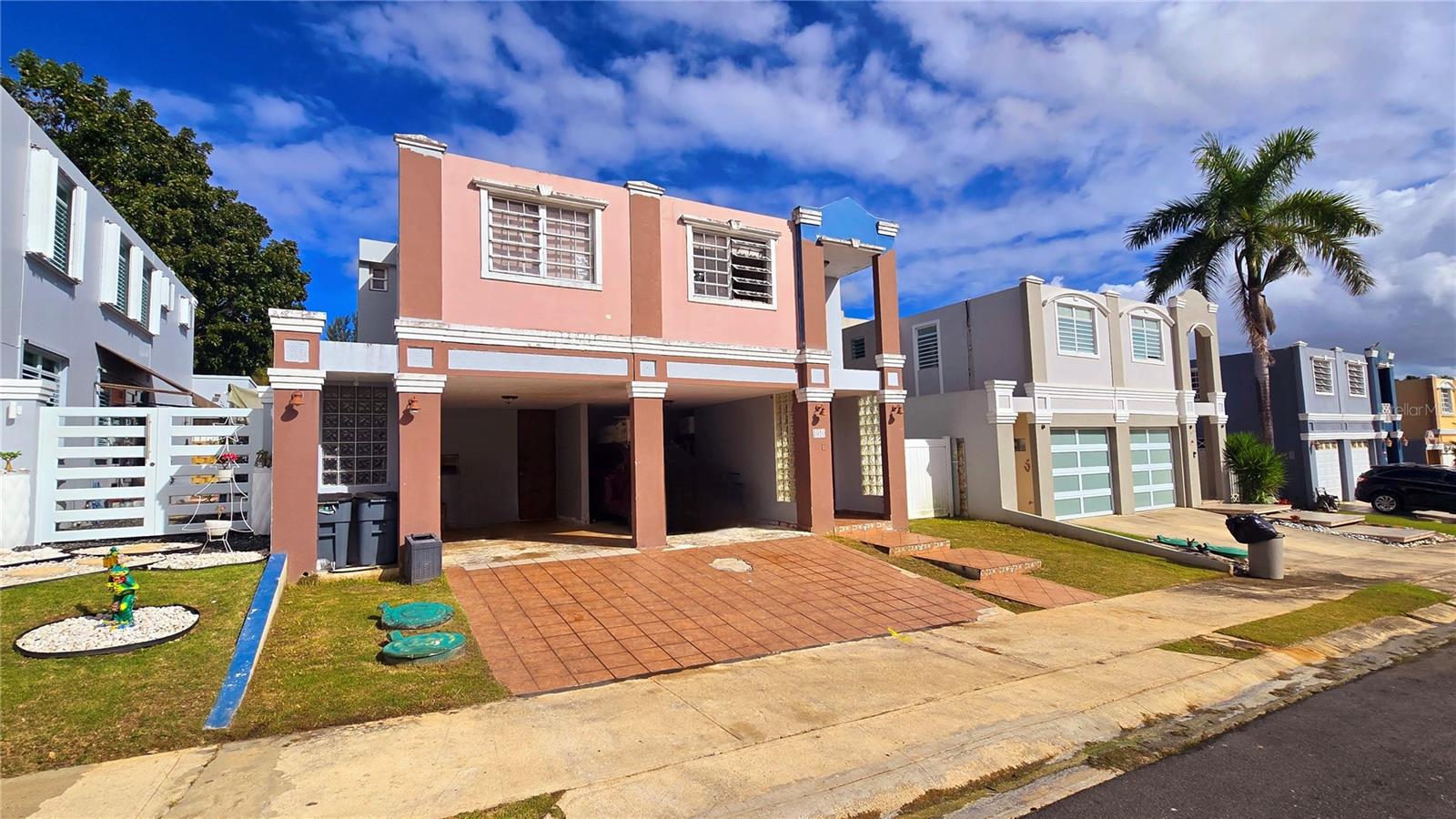 URB. PLAZA DE LA FUENTE - Residential