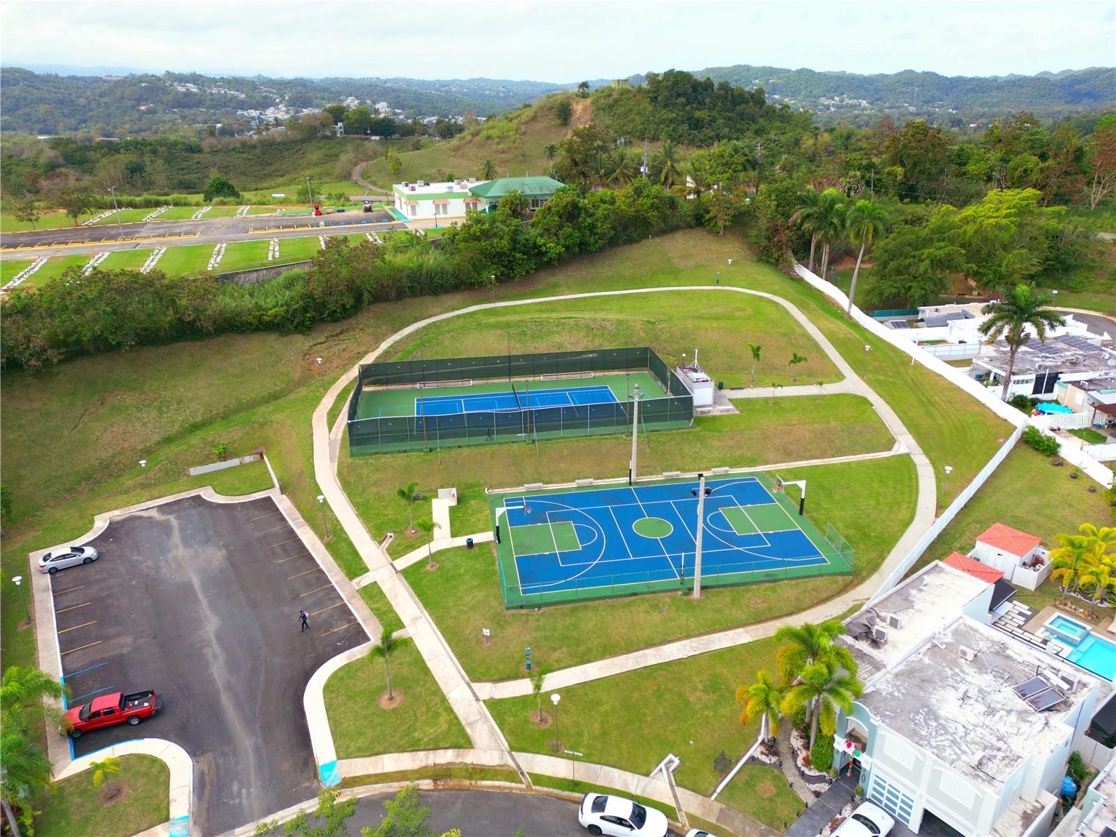 URB. PLAZA DE LA FUENTE - Residential