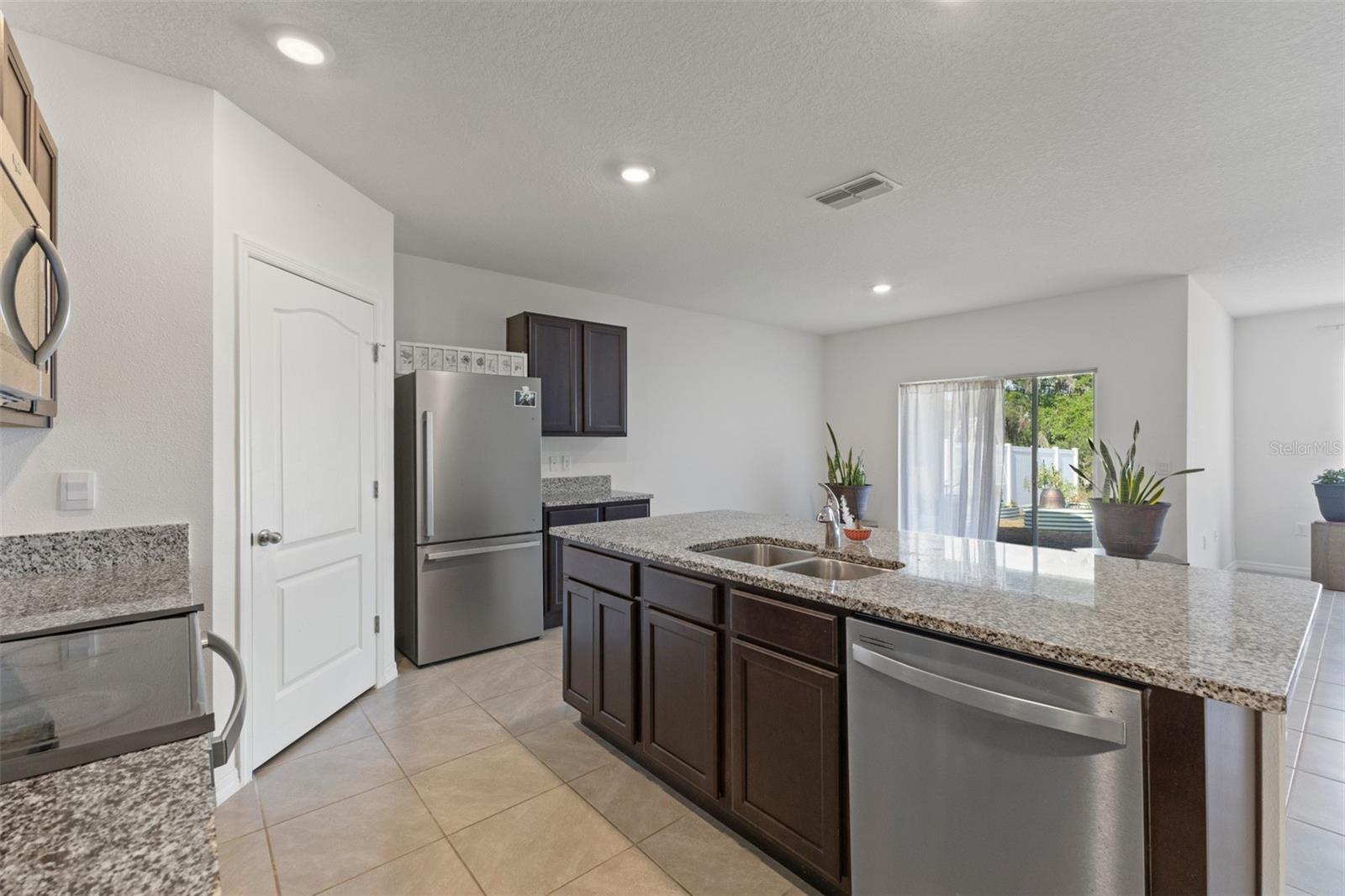 3341 LOUNGING WREN LANE
