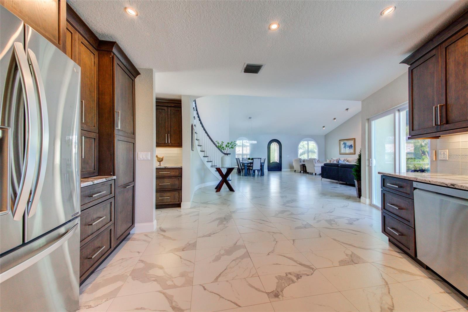 COUNTRY CLUB SHORES - Residential