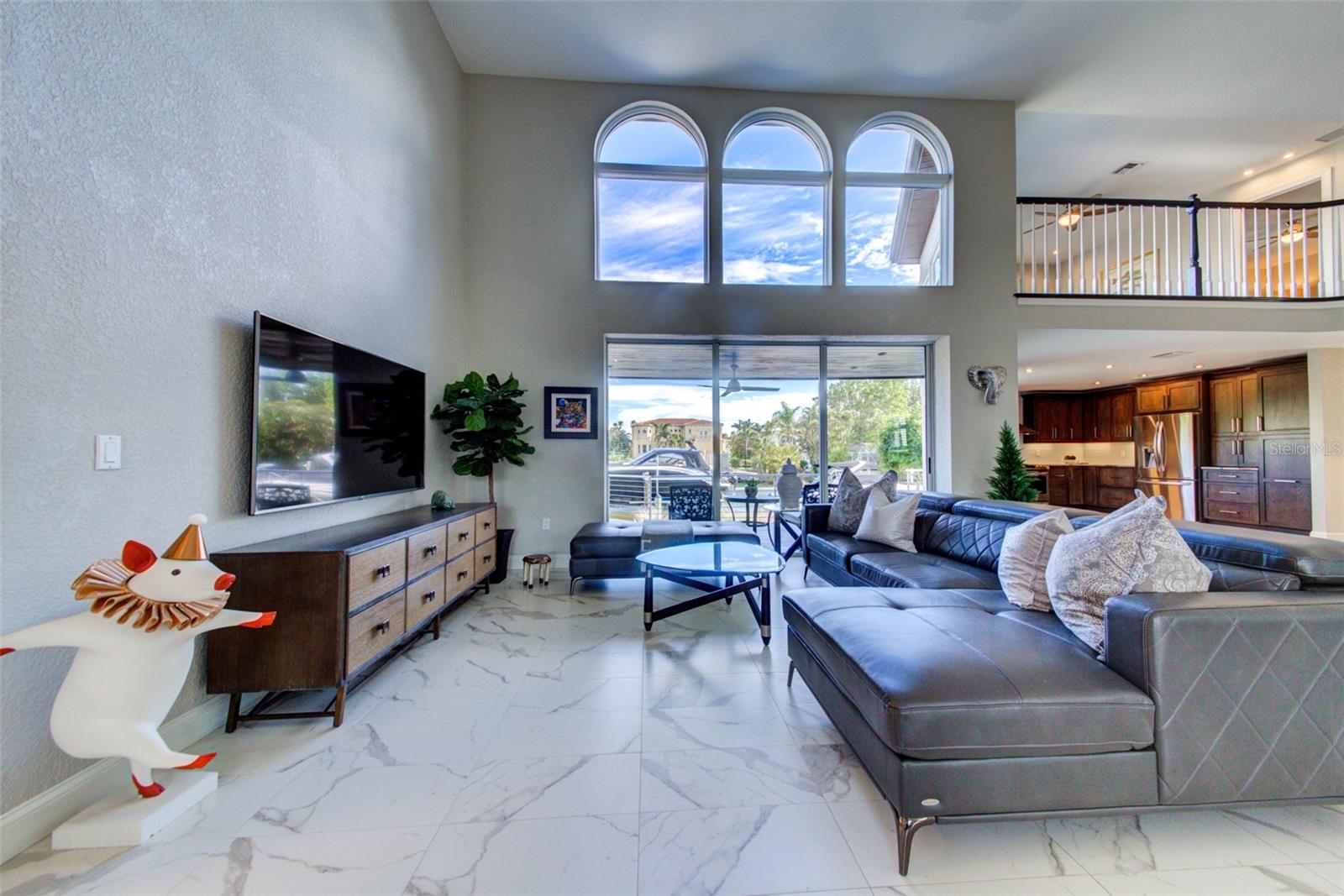 COUNTRY CLUB SHORES - Residential