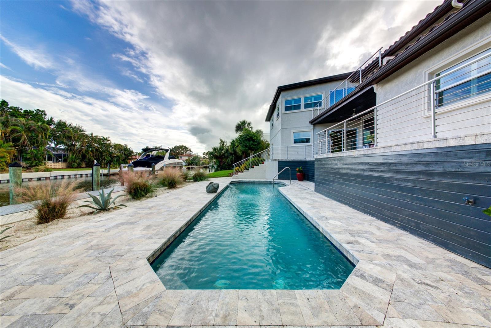 COUNTRY CLUB SHORES - Residential