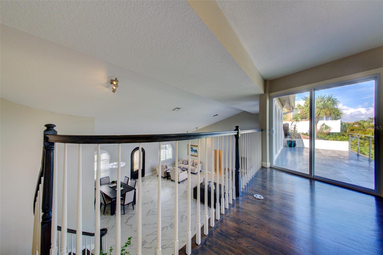 COUNTRY CLUB SHORES - Residential