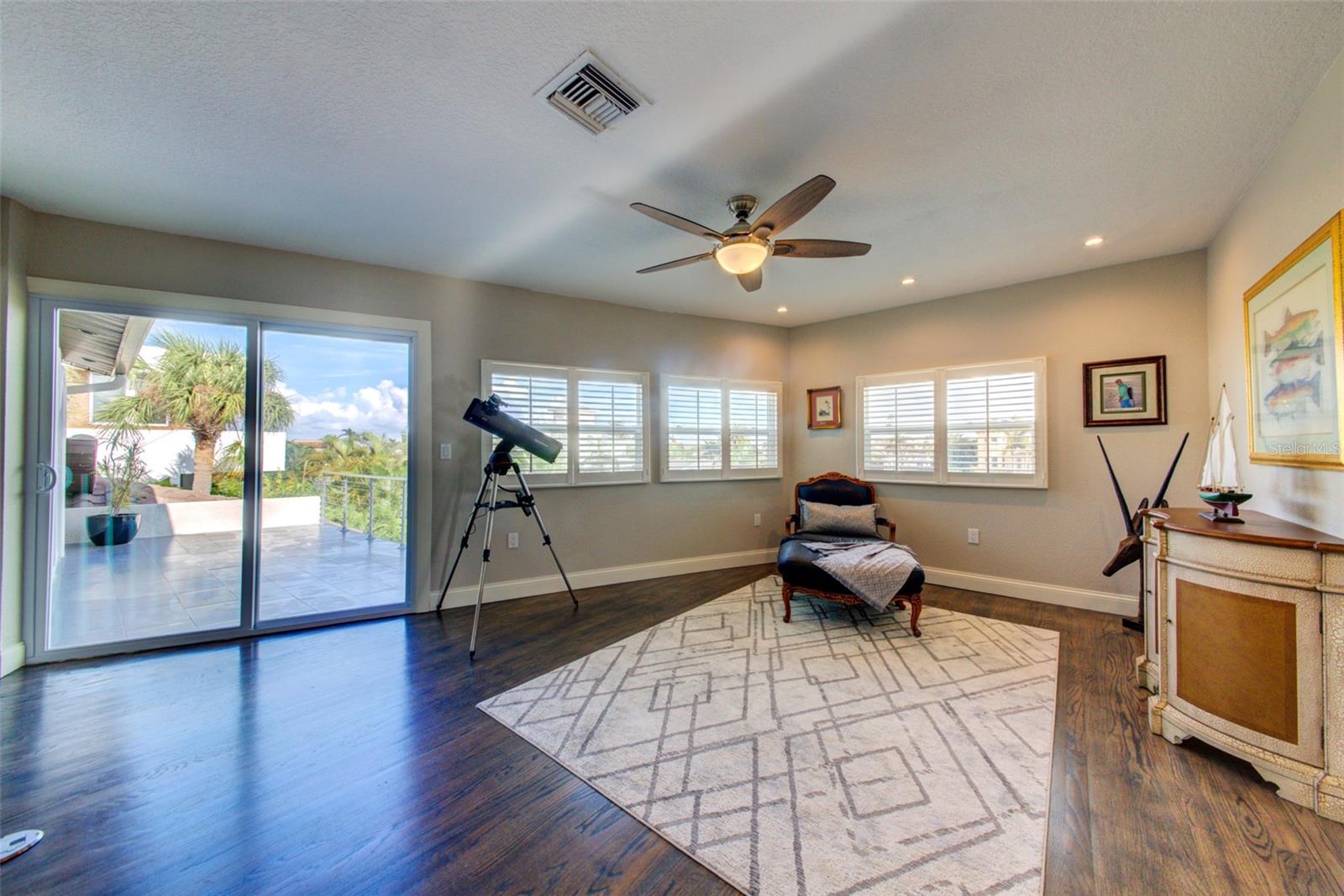 COUNTRY CLUB SHORES - Residential