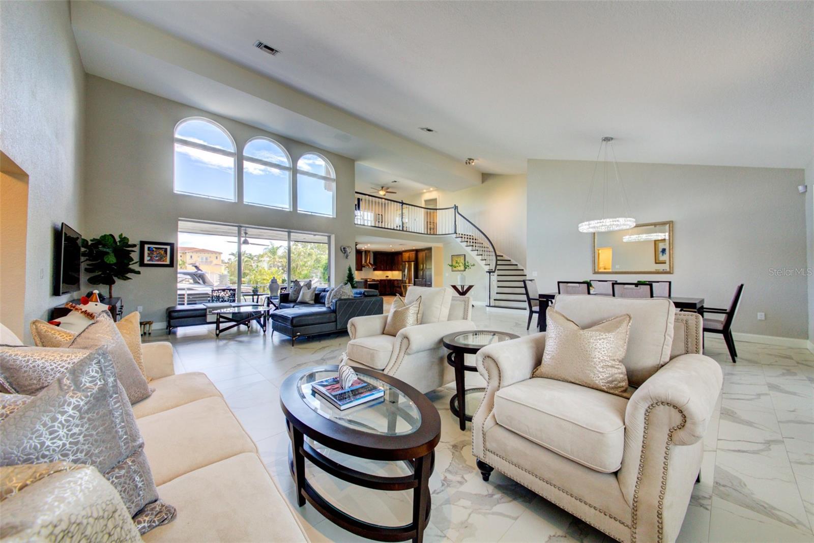 COUNTRY CLUB SHORES - Residential