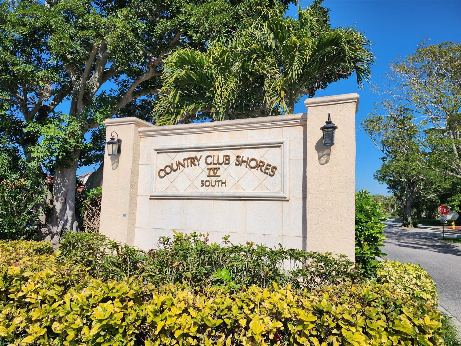 COUNTRY CLUB SHORES - Residential
