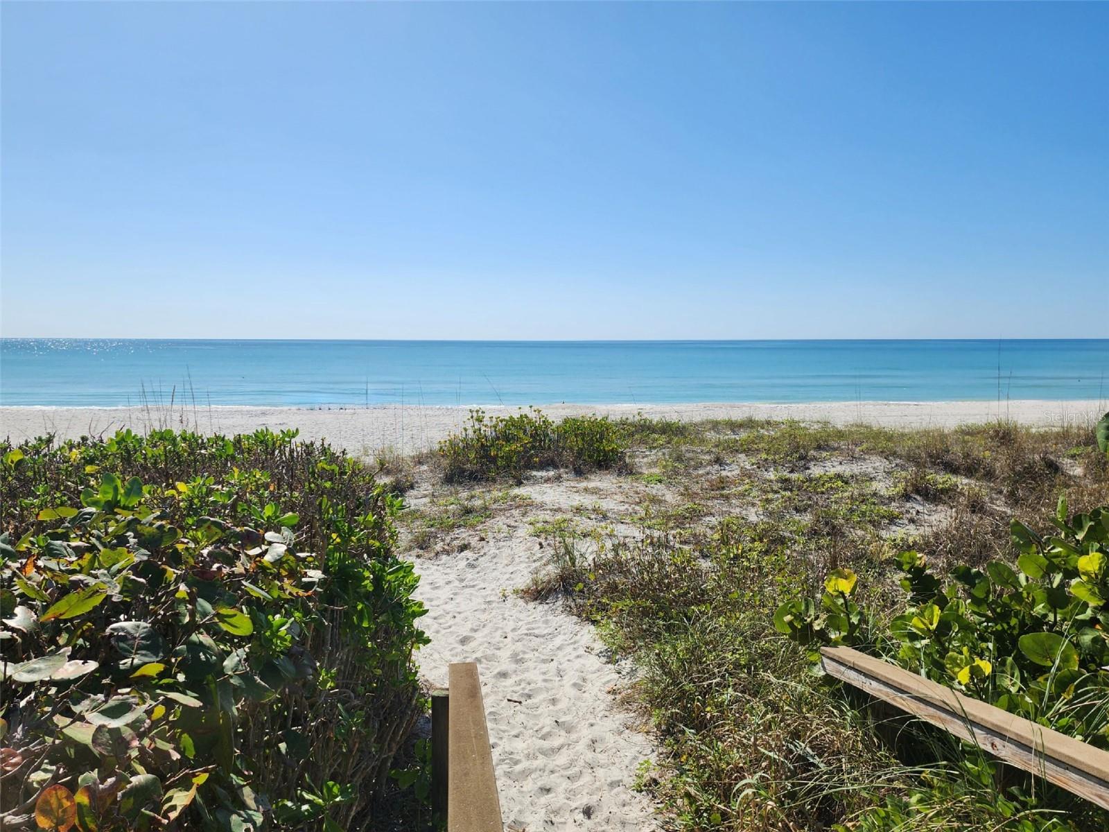 COUNTRY CLUB SHORES - Residential