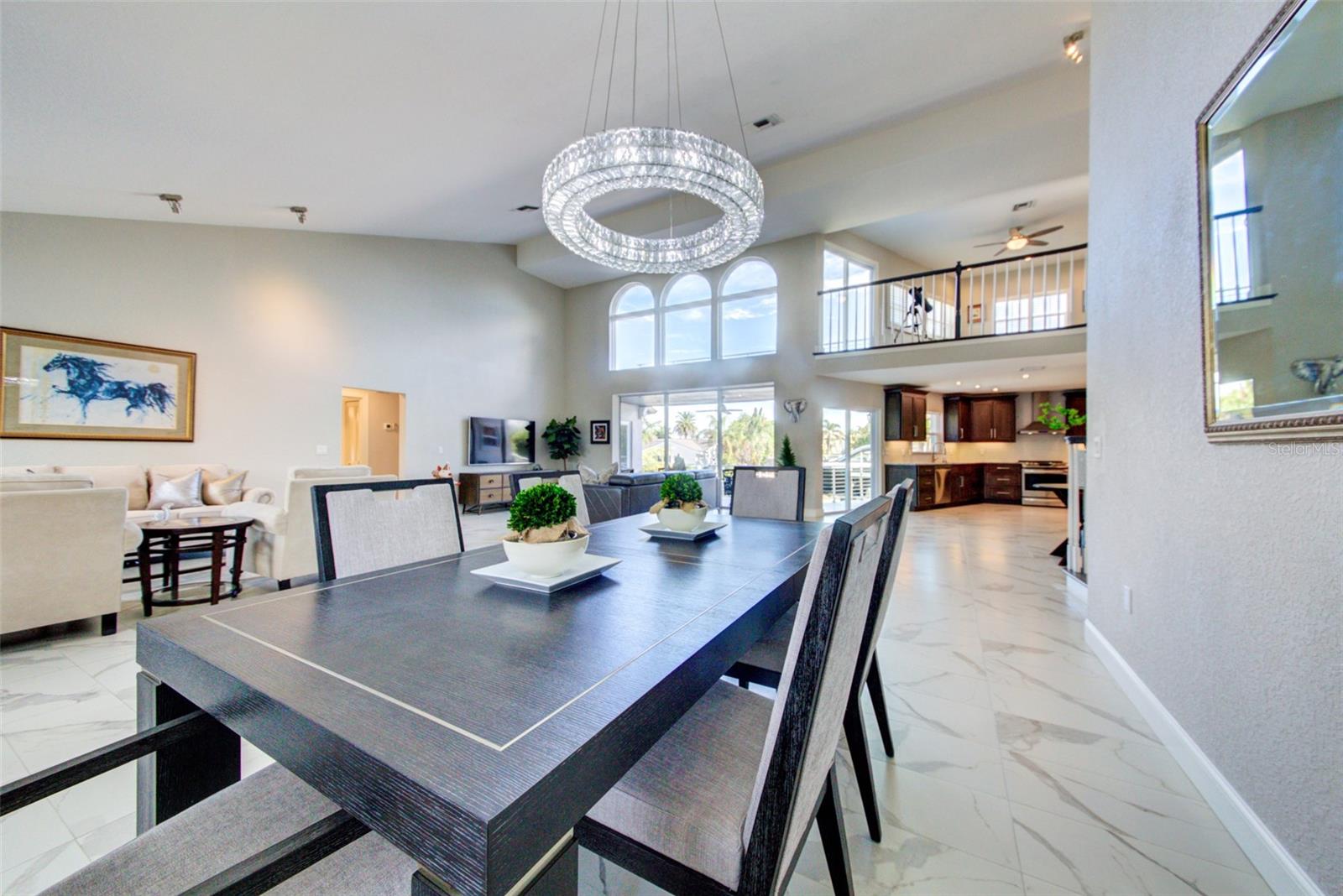 COUNTRY CLUB SHORES - Residential