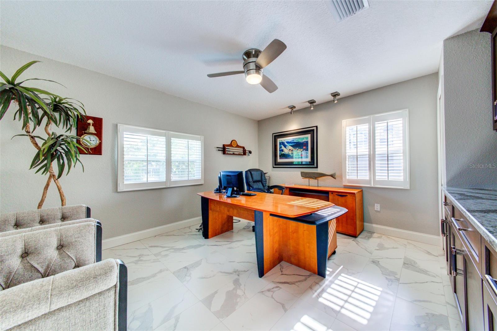 COUNTRY CLUB SHORES - Residential