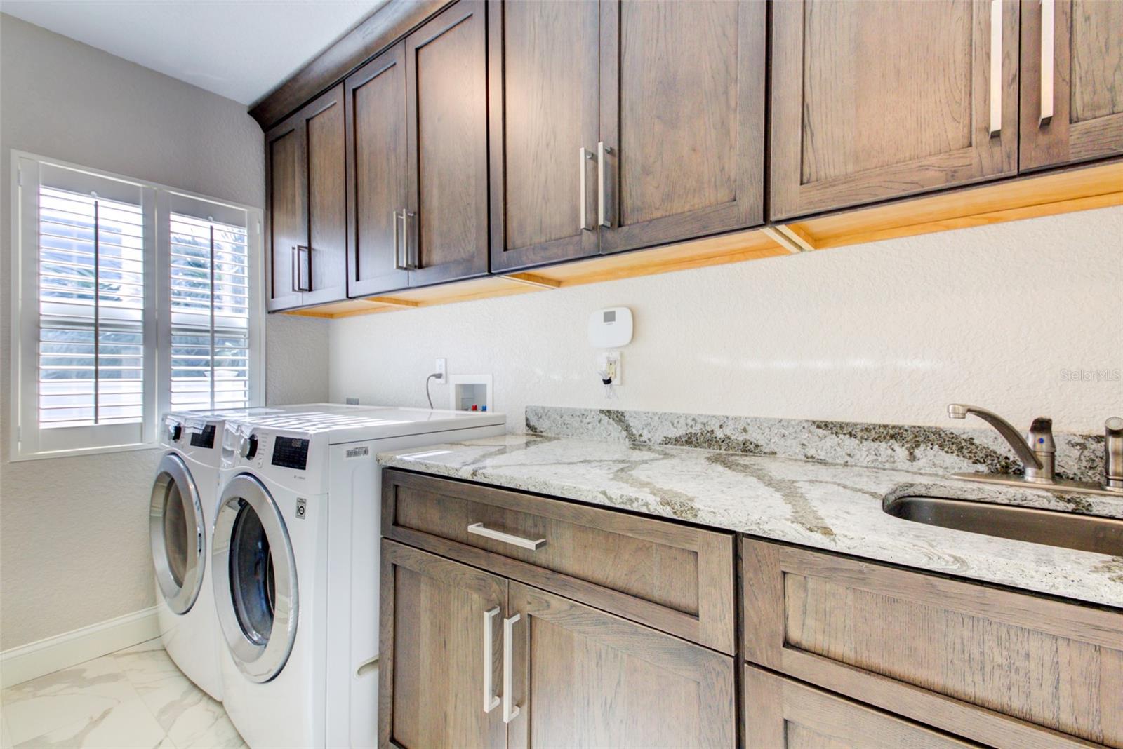 COUNTRY CLUB SHORES - Residential