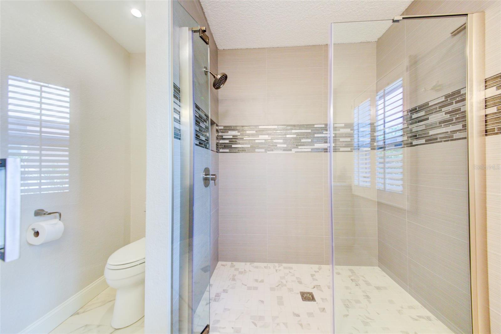 COUNTRY CLUB SHORES - Residential