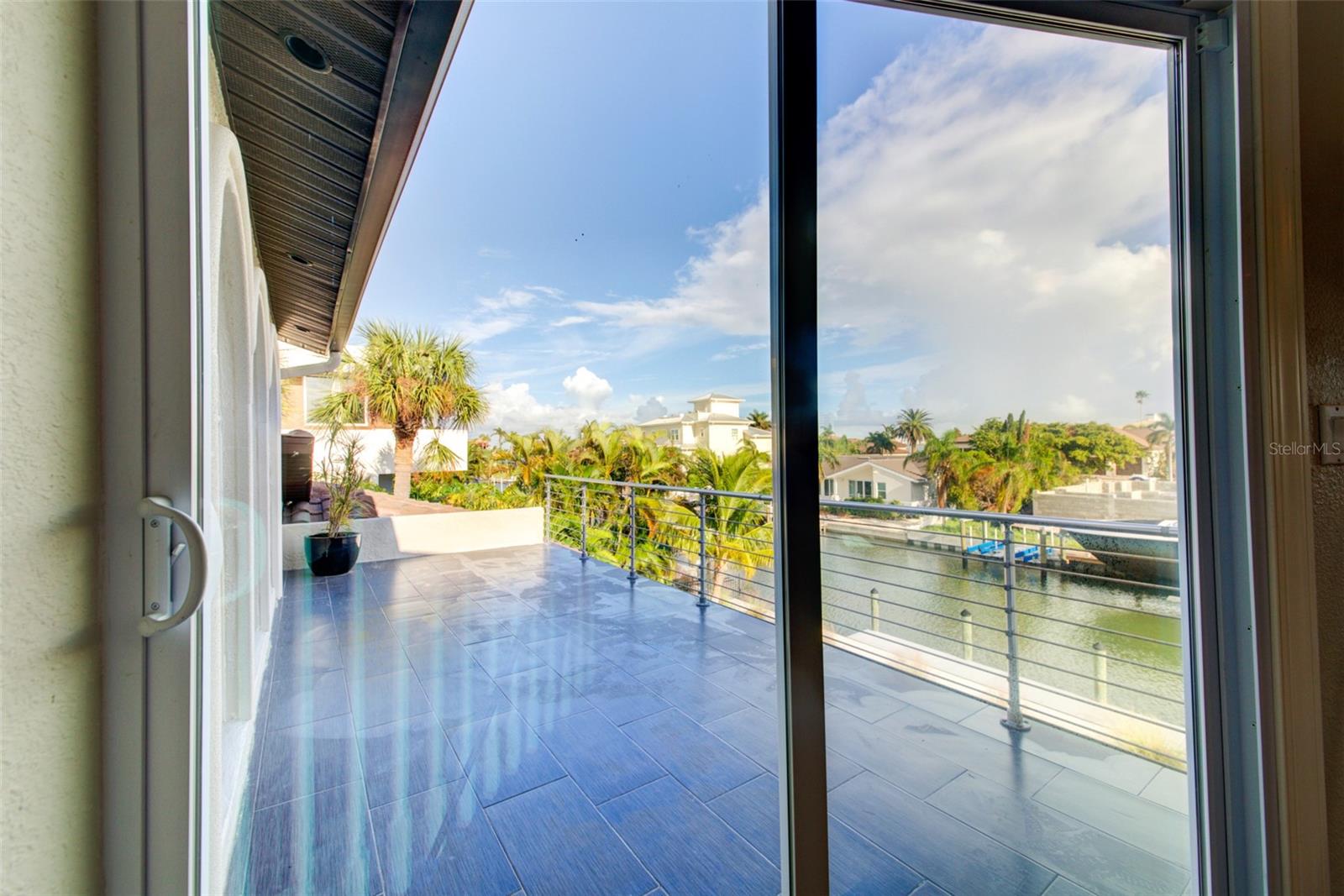 COUNTRY CLUB SHORES - Residential