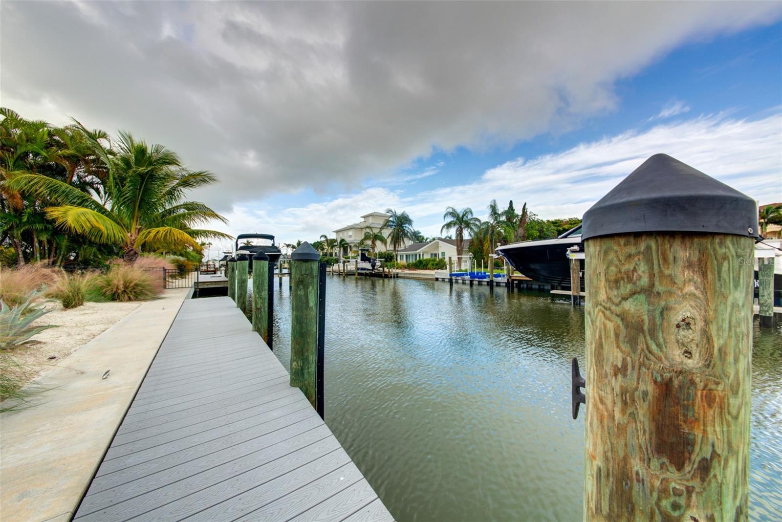 COUNTRY CLUB SHORES - Residential