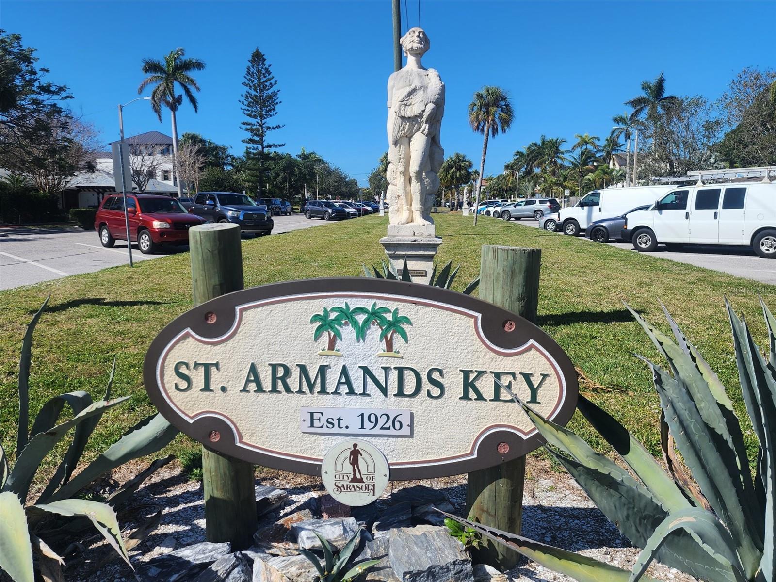 COUNTRY CLUB SHORES - Residential