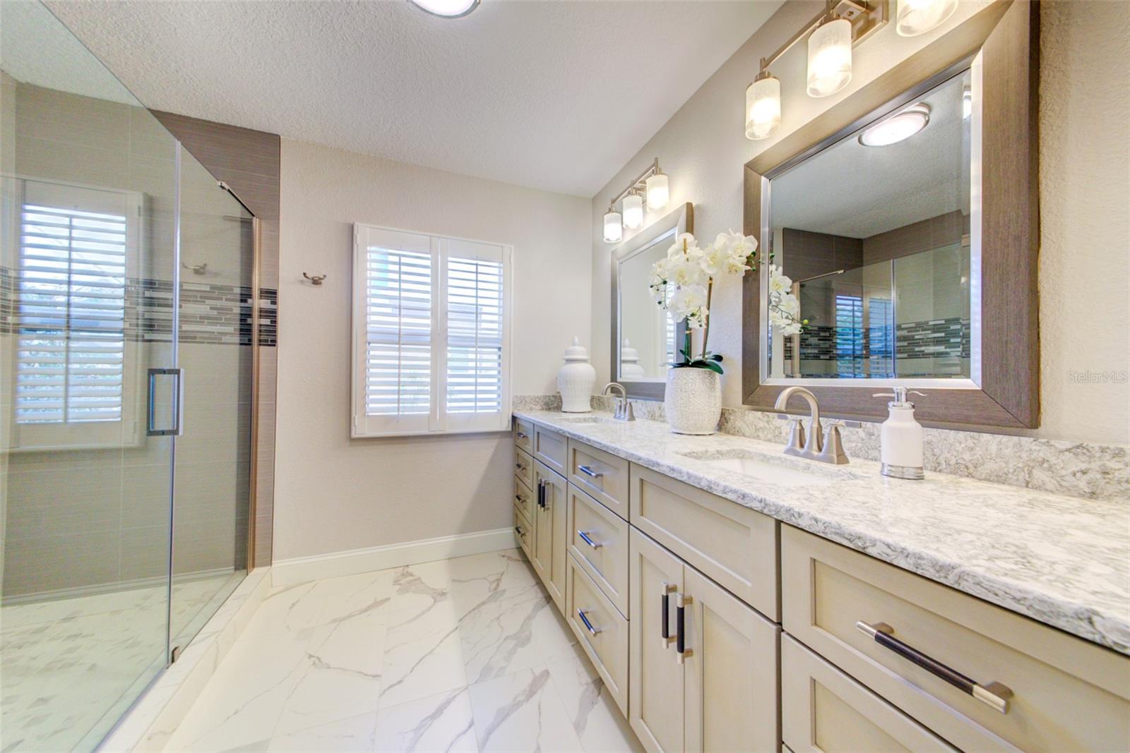 COUNTRY CLUB SHORES - Residential