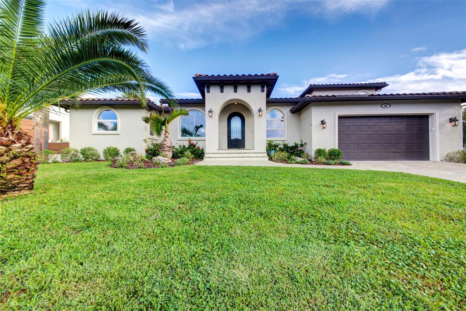 COUNTRY CLUB SHORES - Residential