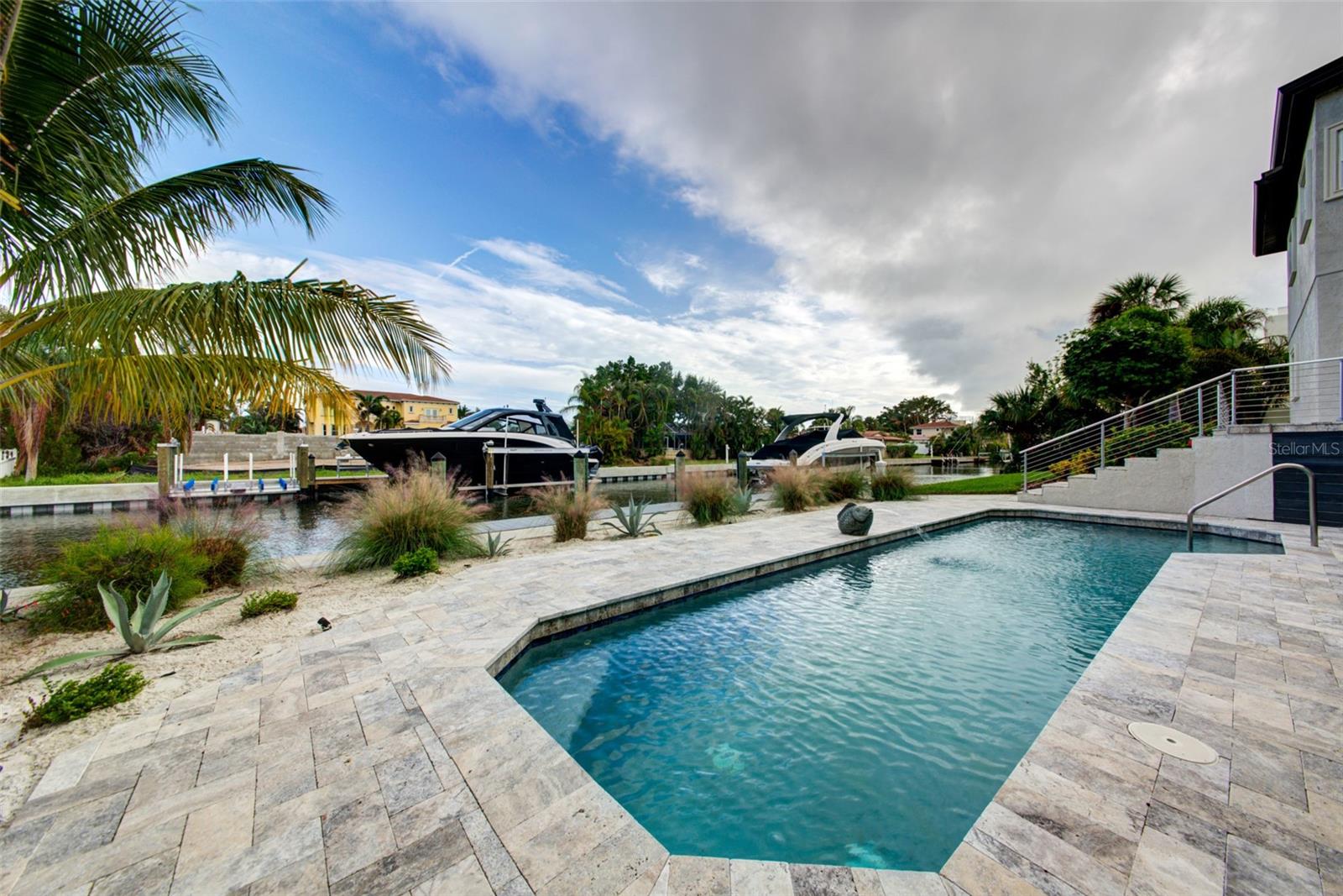 COUNTRY CLUB SHORES - Residential