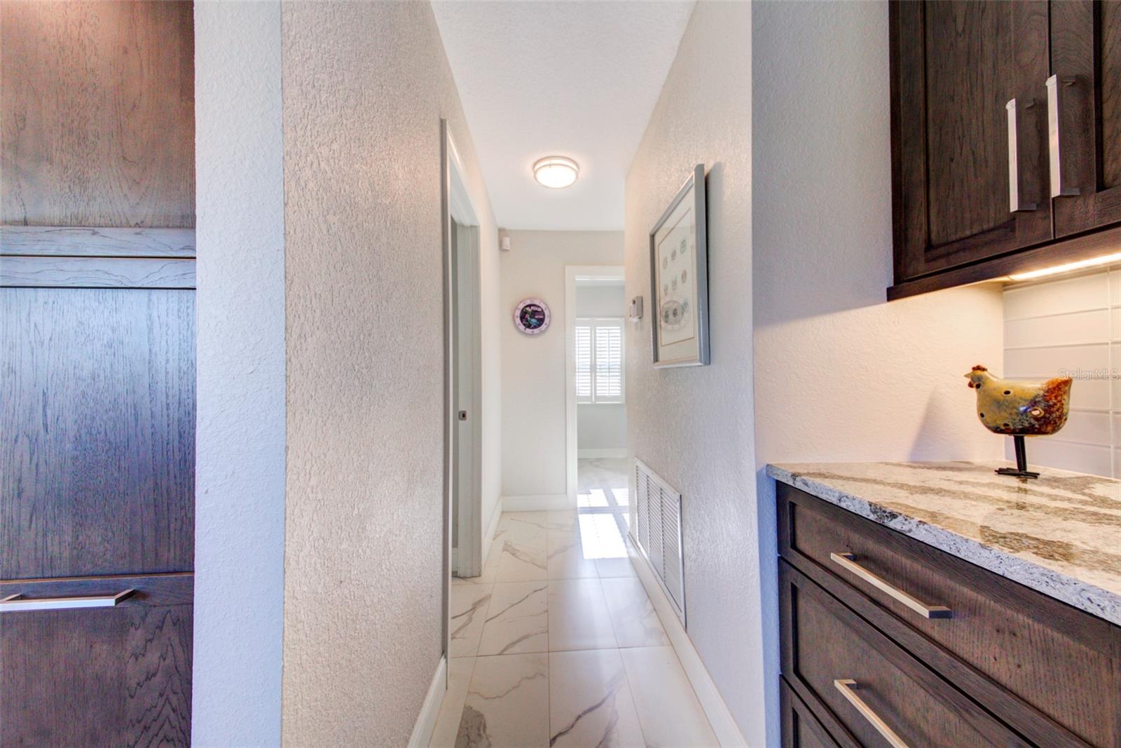 COUNTRY CLUB SHORES - Residential