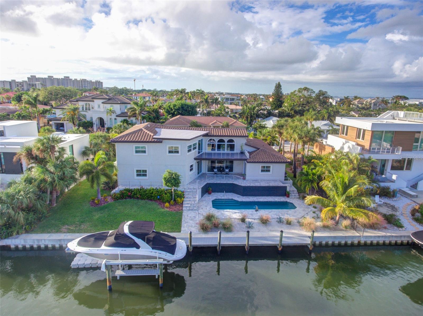 COUNTRY CLUB SHORES - Residential