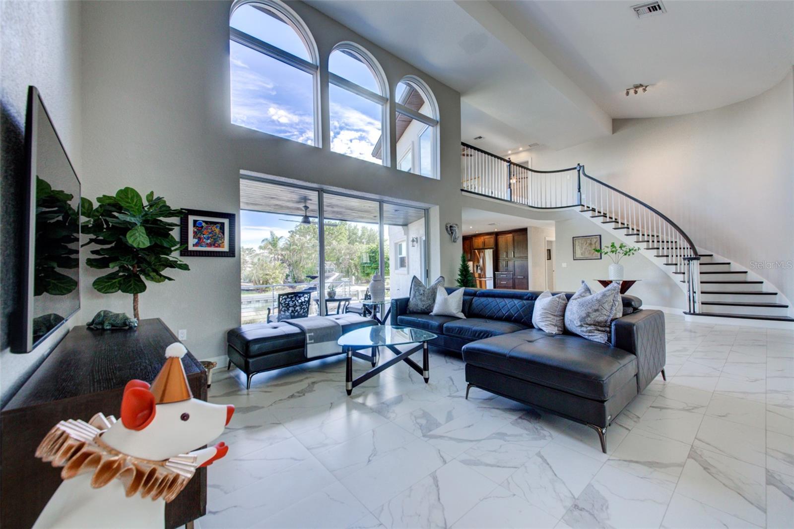 COUNTRY CLUB SHORES - Residential