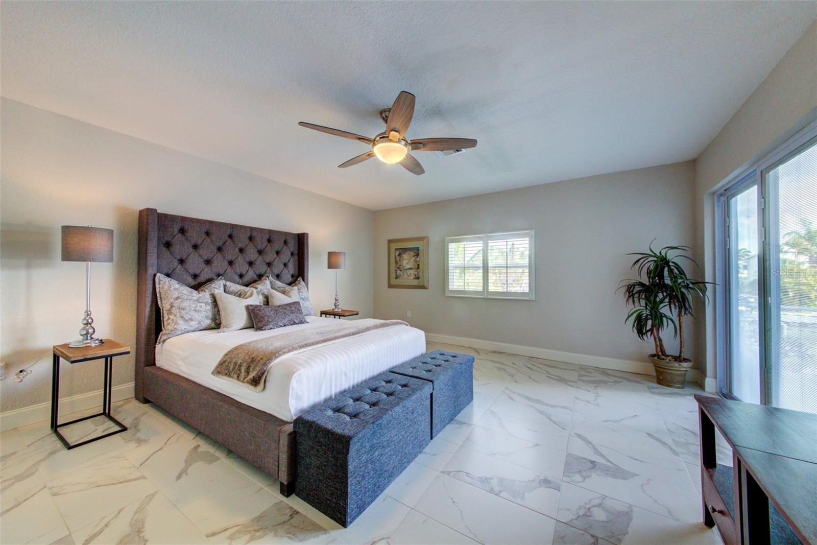 COUNTRY CLUB SHORES - Residential