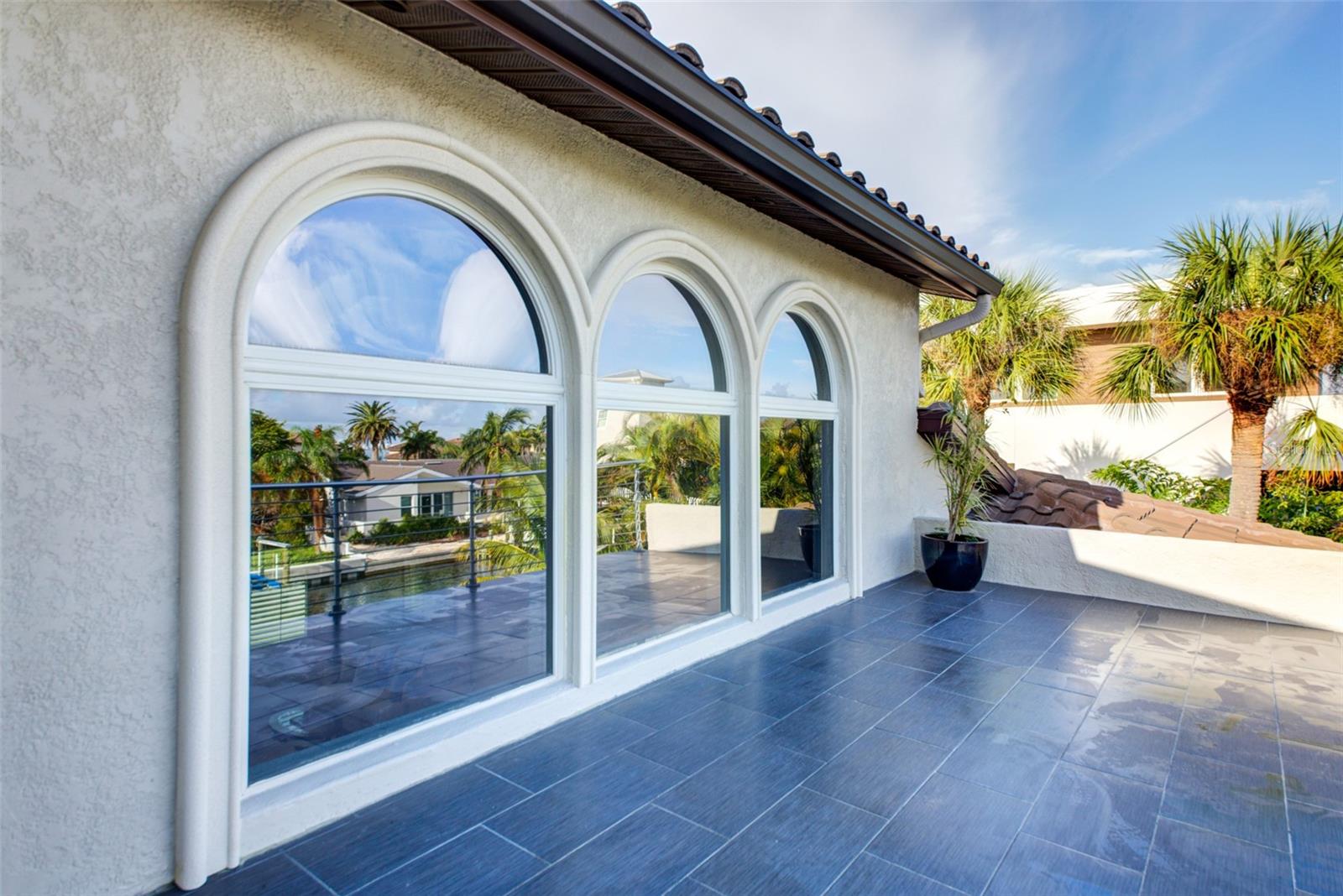 COUNTRY CLUB SHORES - Residential