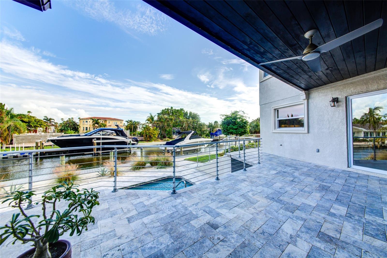 COUNTRY CLUB SHORES - Residential