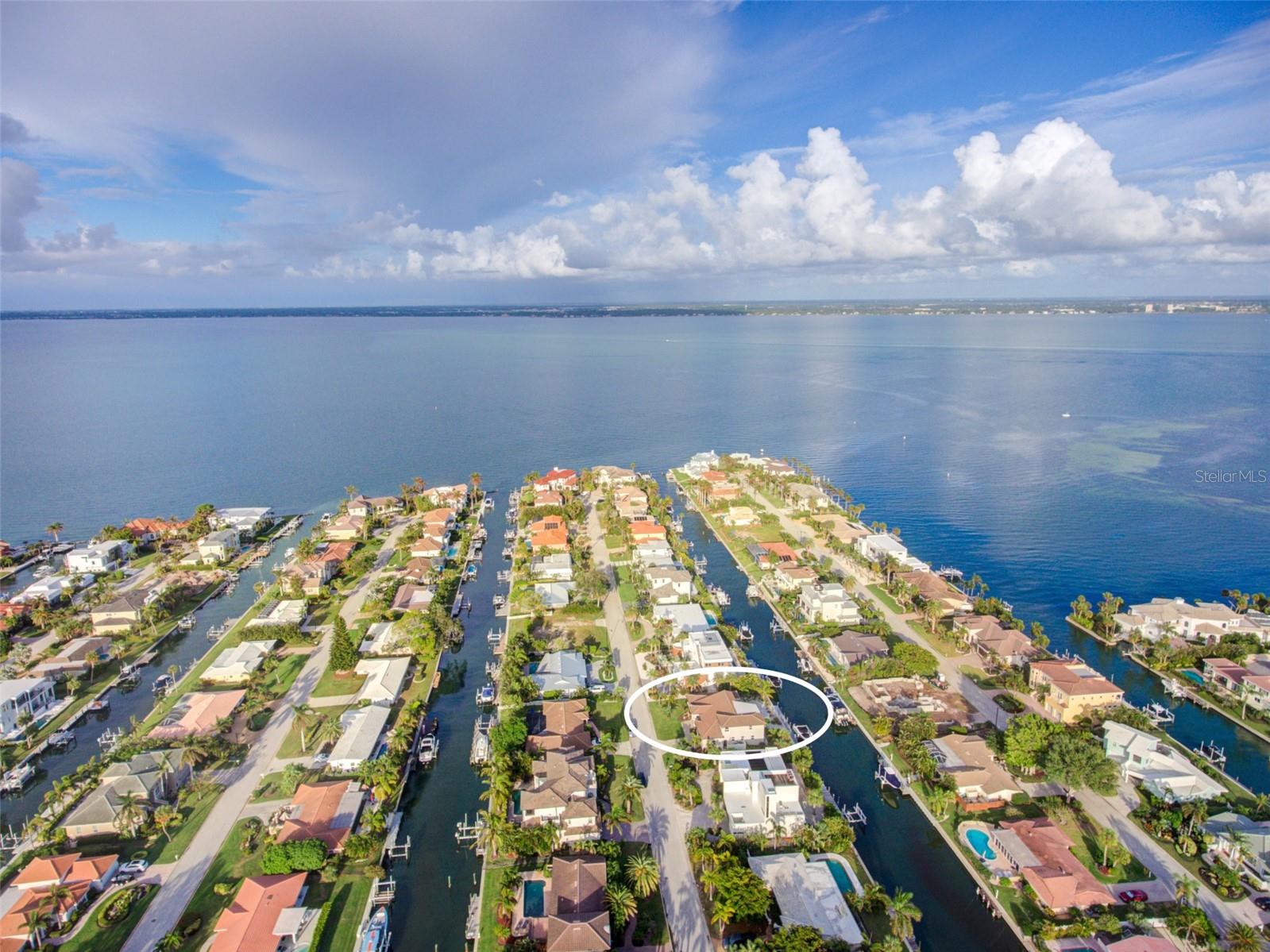 COUNTRY CLUB SHORES - Residential