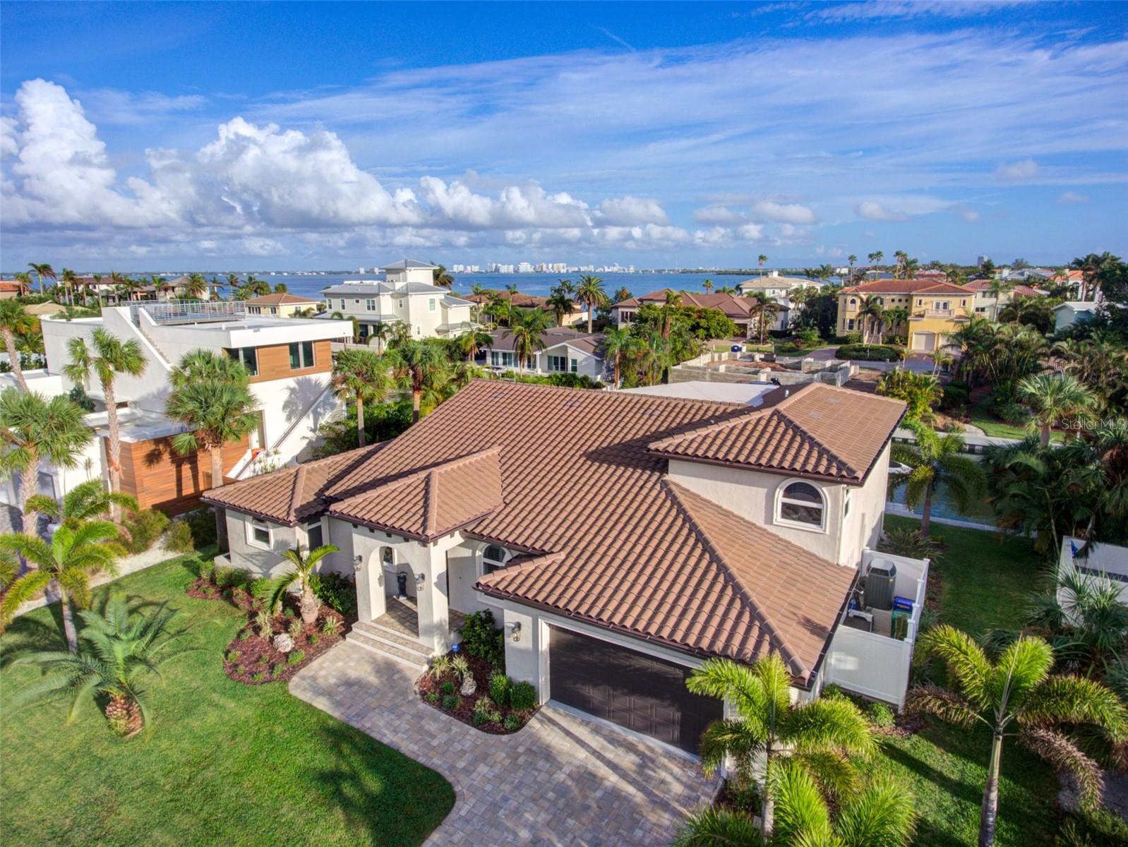 COUNTRY CLUB SHORES - Residential