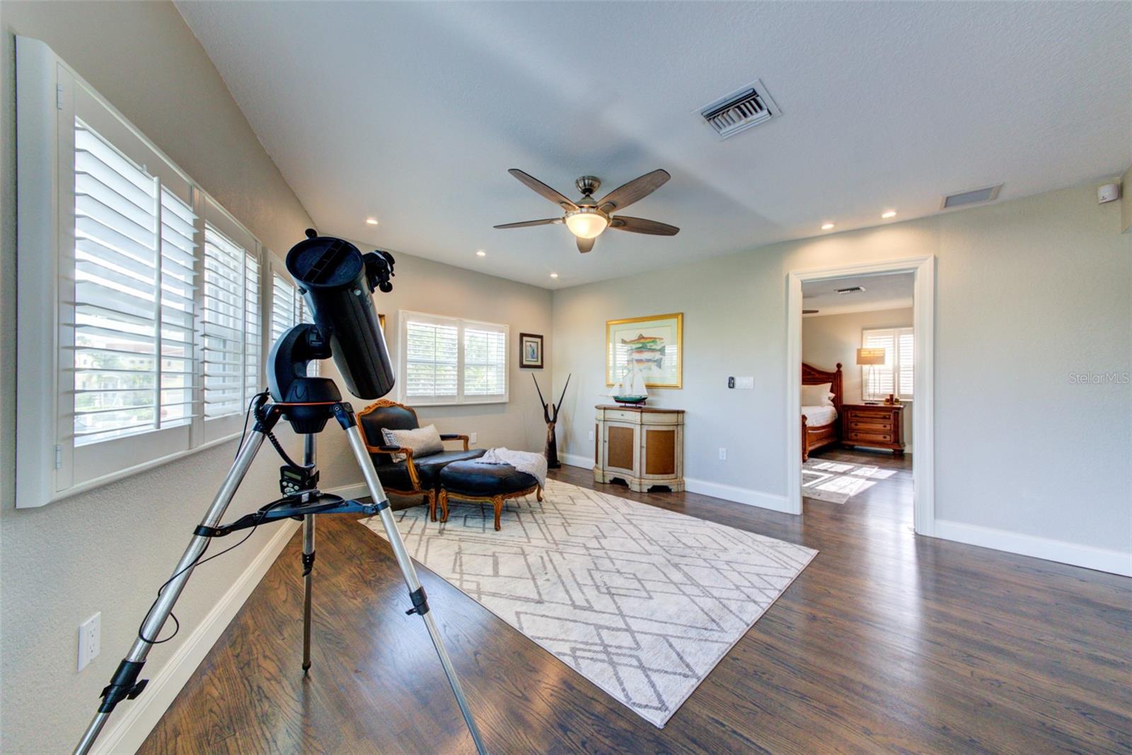 COUNTRY CLUB SHORES - Residential