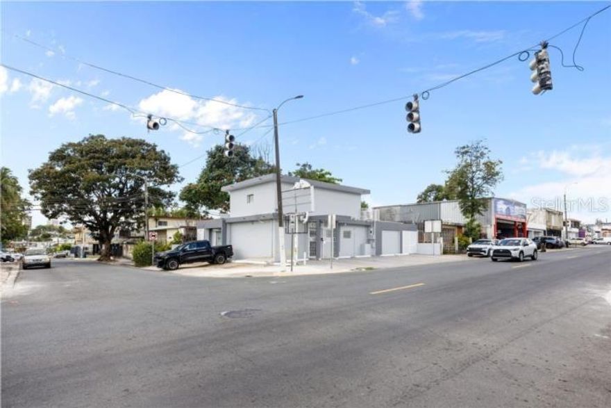400 sq ft commercial space on San Patricio Avenue, with a private bathroom and two parking spaces. Functional, well-maintained, and ready for immediate occupancy. Ideal for an office, medical practice, or specialized services.

Excellent credit required.