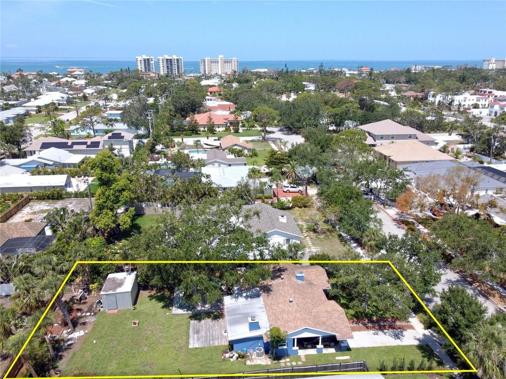 Photo of 413 Valencia Road, Venice, FL 34285 (MLS # N6139035)