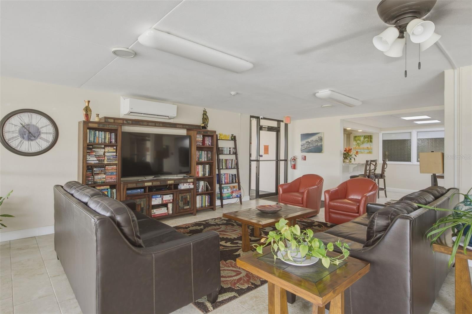 HARBOUR LIGHT TOWERS CONDO - Residential