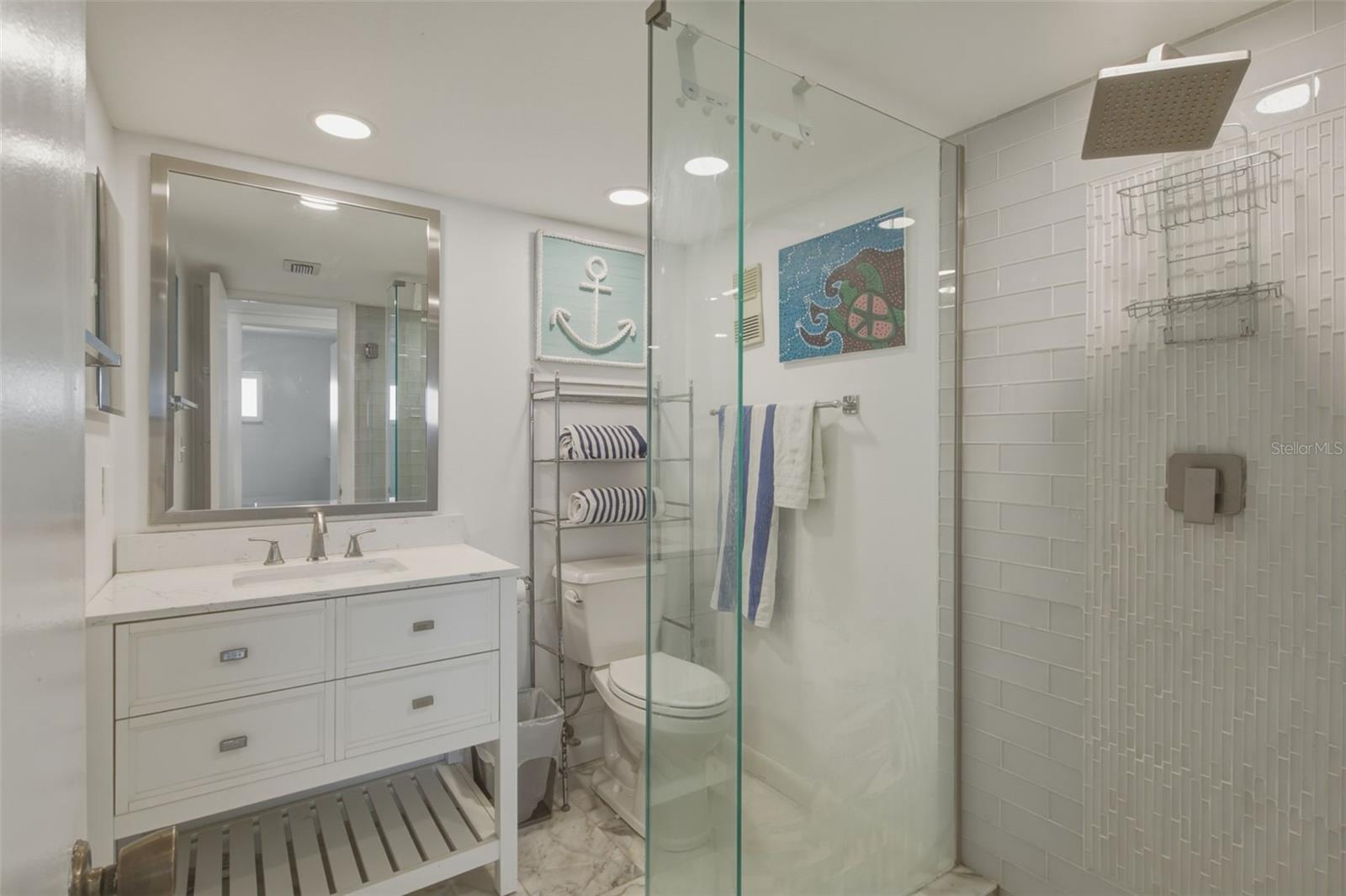 HARBOUR LIGHT TOWERS CONDO - Residential