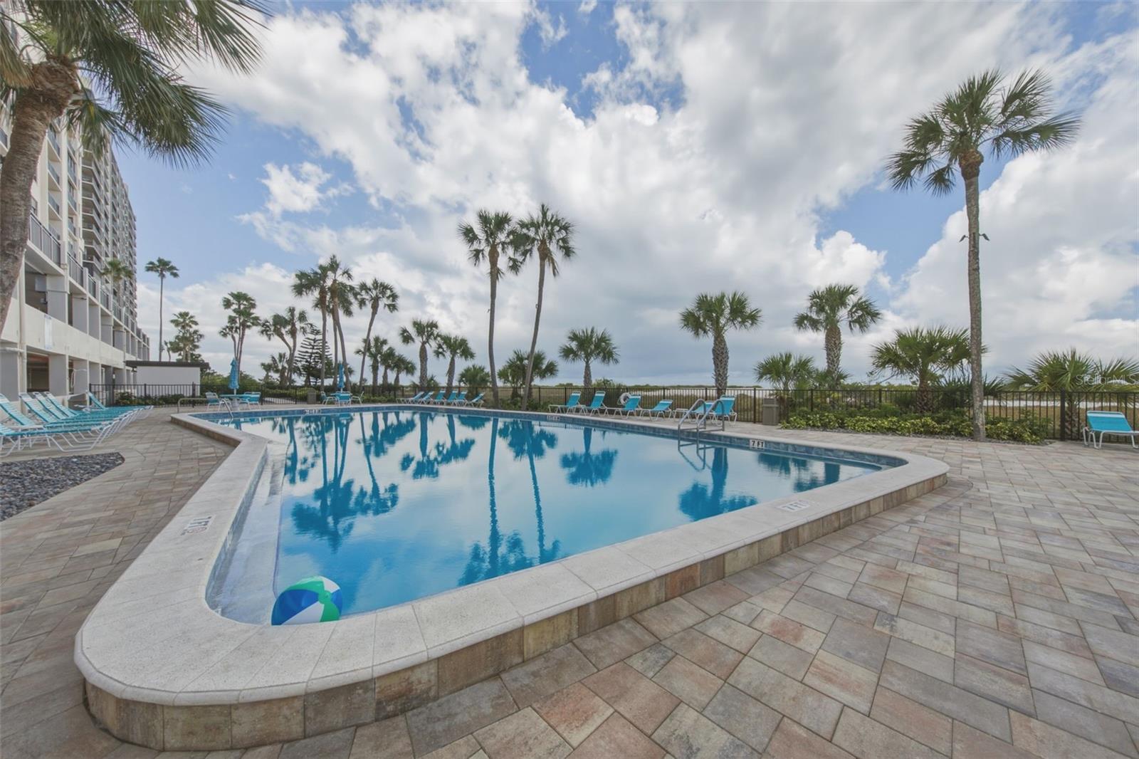 HARBOUR LIGHT TOWERS CONDO - Residential