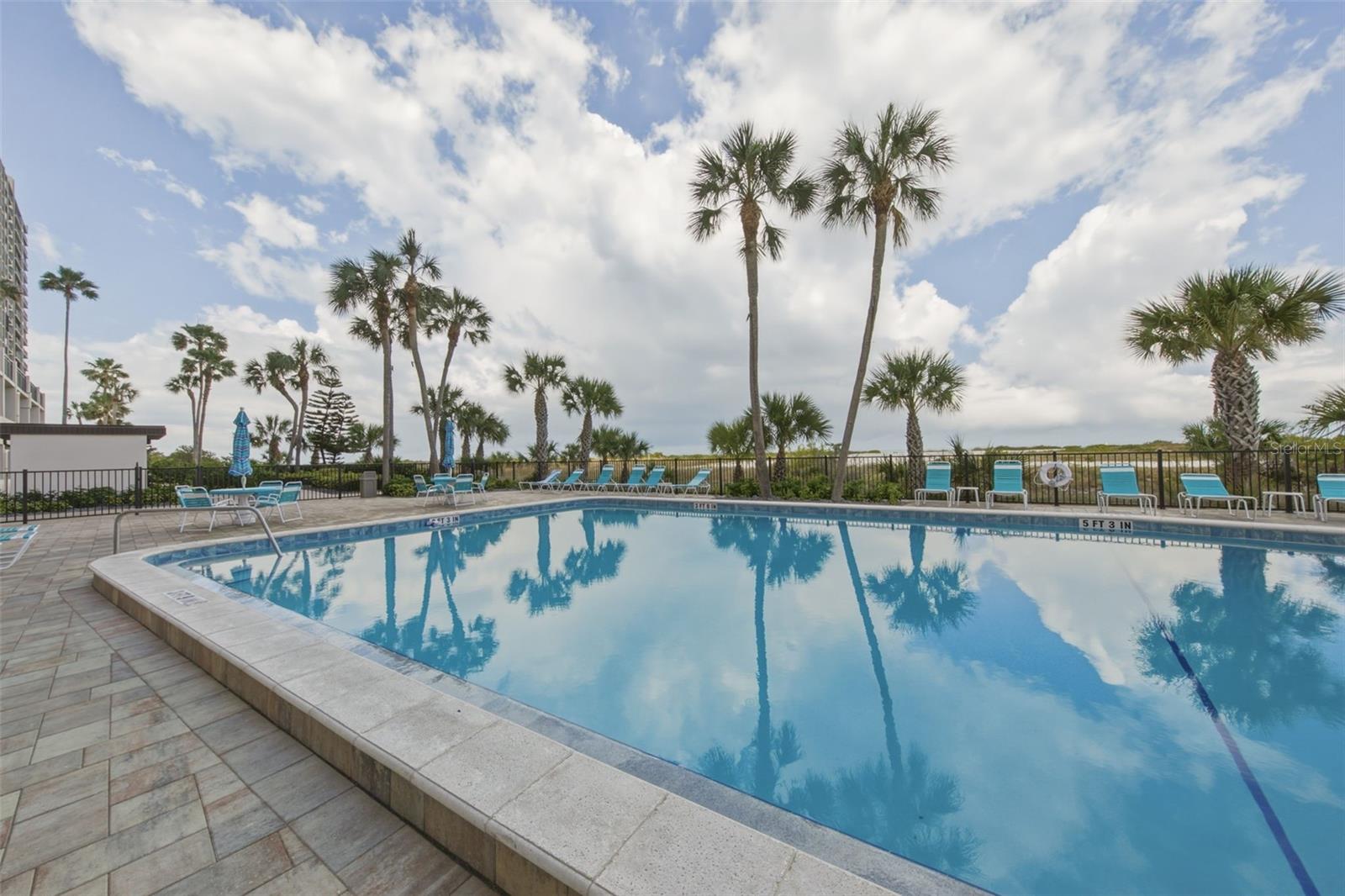 HARBOUR LIGHT TOWERS CONDO - Residential