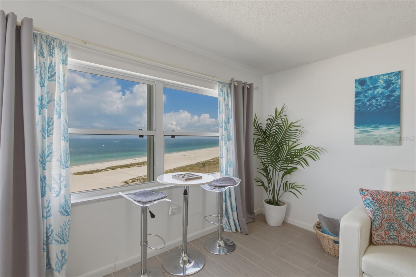 HARBOUR LIGHT TOWERS CONDO - Residential