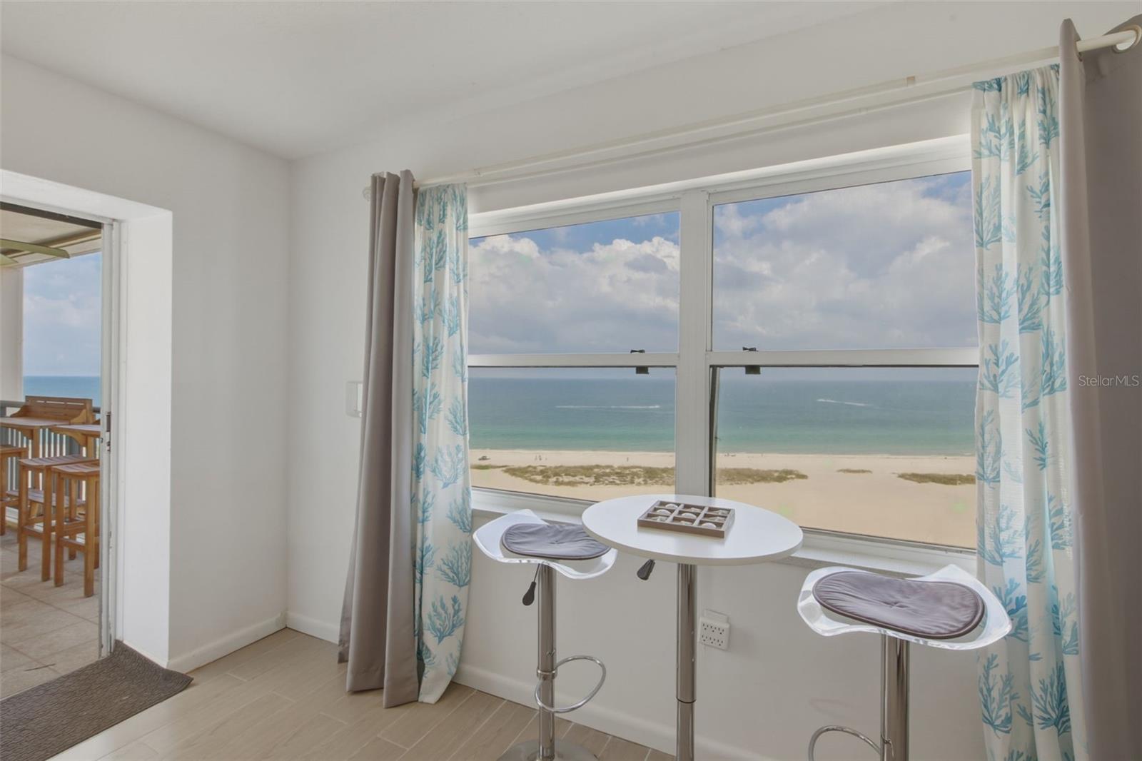 HARBOUR LIGHT TOWERS CONDO - Residential