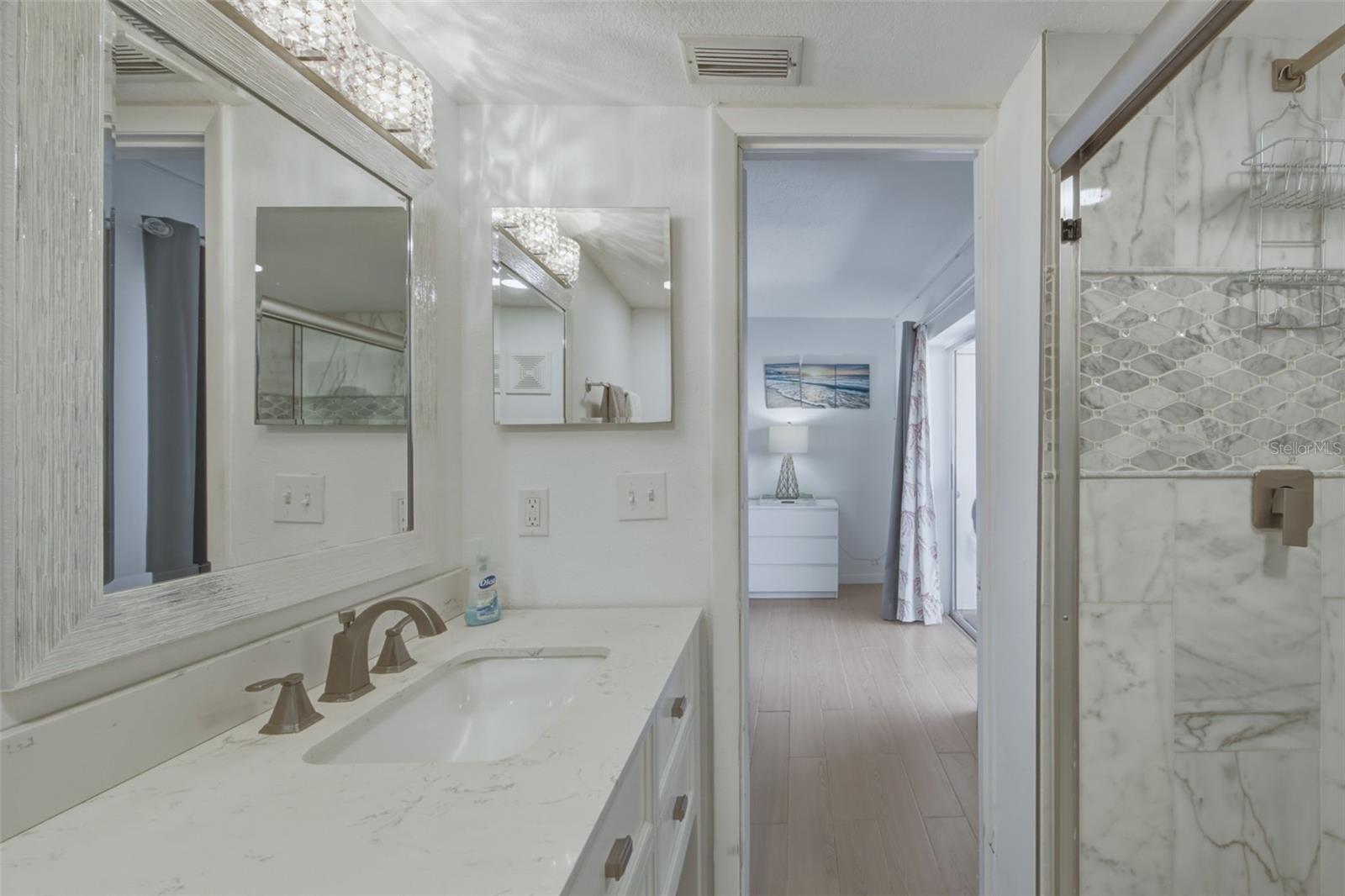 HARBOUR LIGHT TOWERS CONDO - Residential