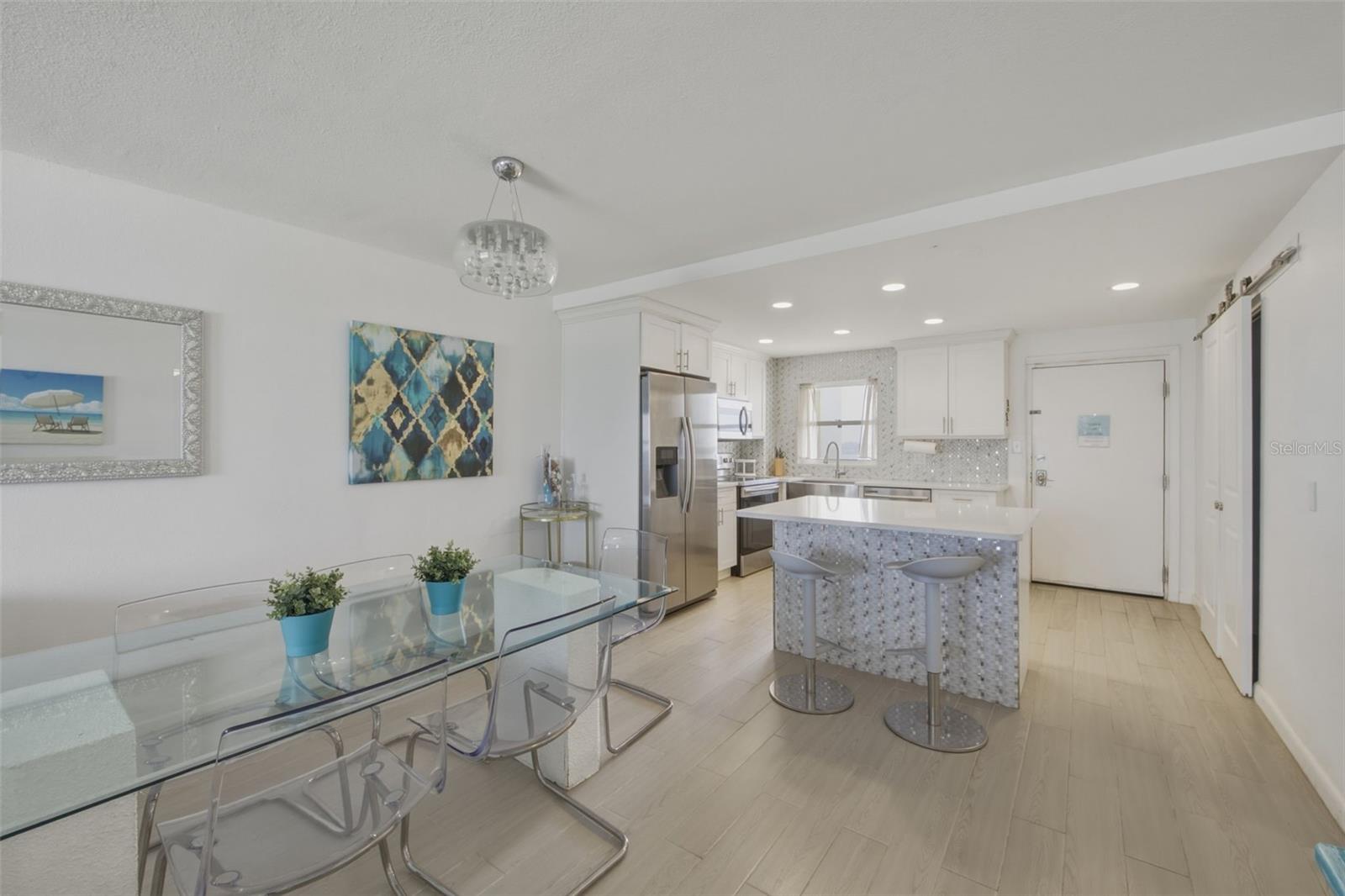 HARBOUR LIGHT TOWERS CONDO - Residential