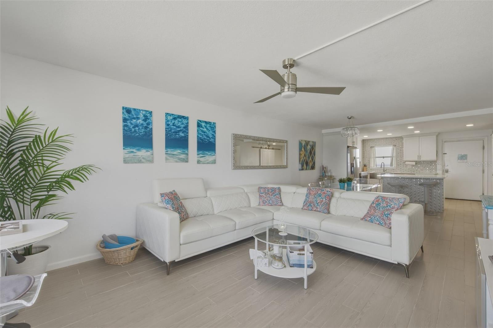 HARBOUR LIGHT TOWERS CONDO - Residential