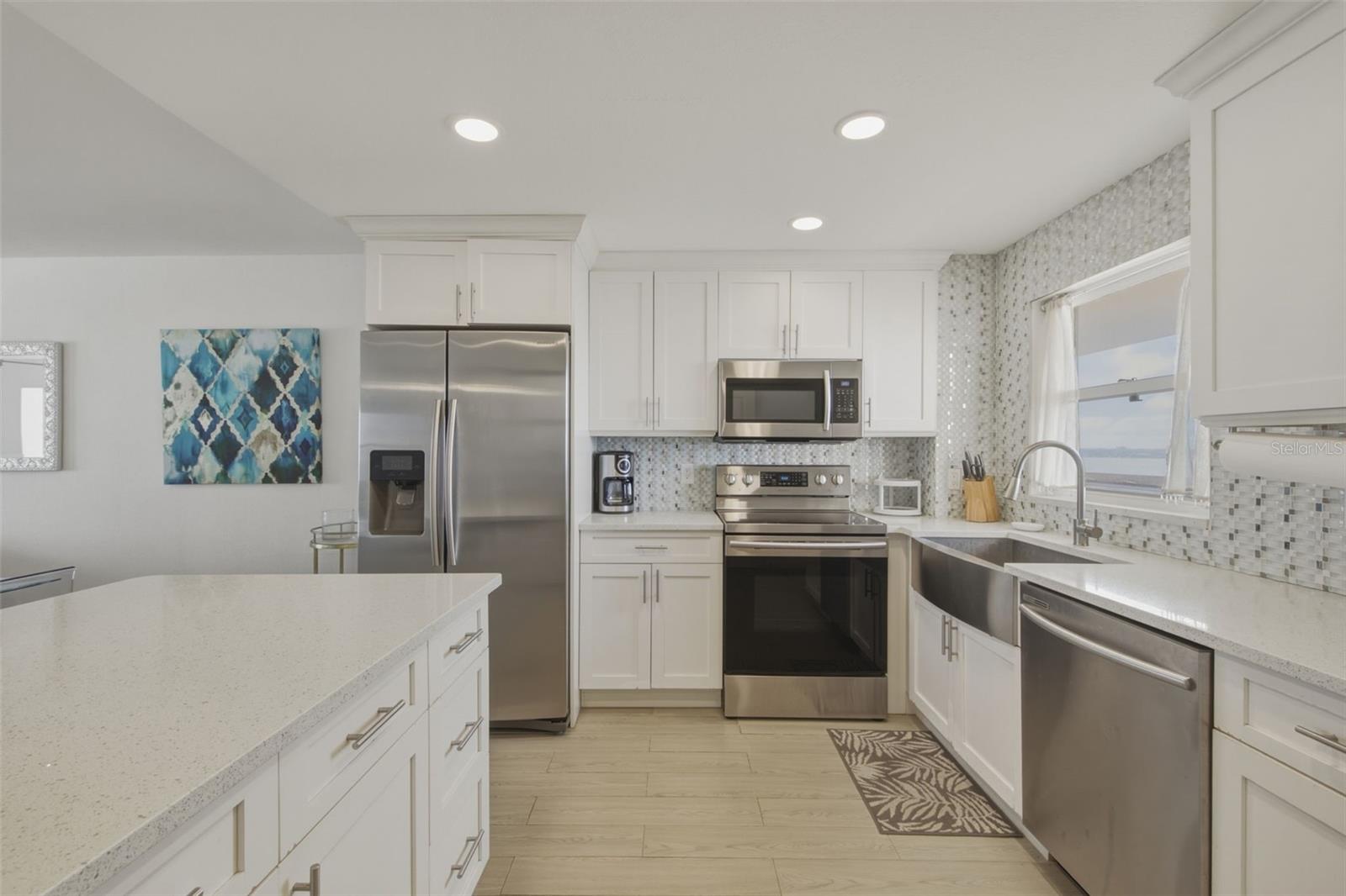 HARBOUR LIGHT TOWERS CONDO - Residential