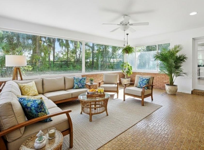 ROLLING HILLS MANOR - Residential