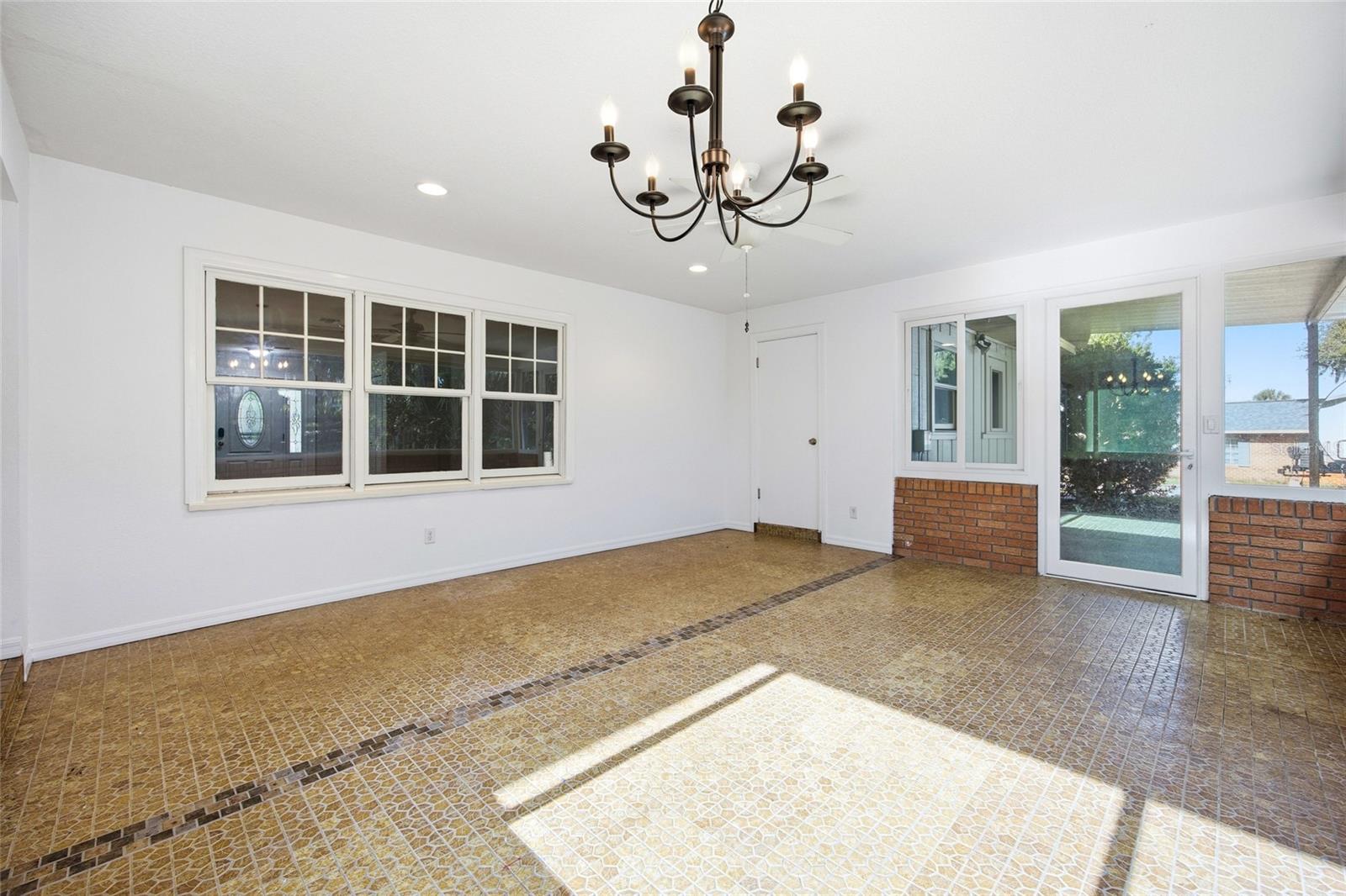 ROLLING HILLS MANOR - Residential