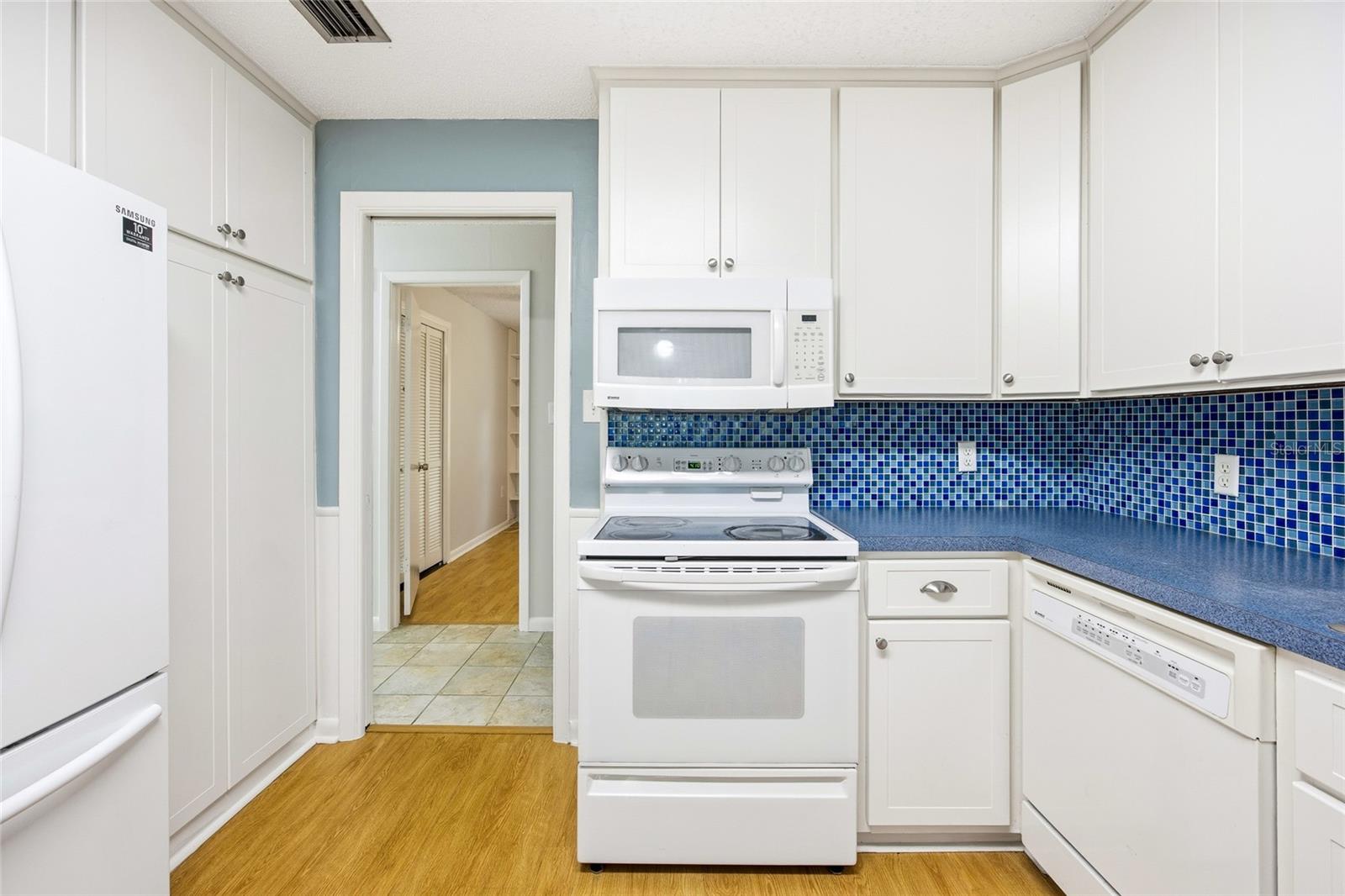 ROLLING HILLS MANOR - Residential