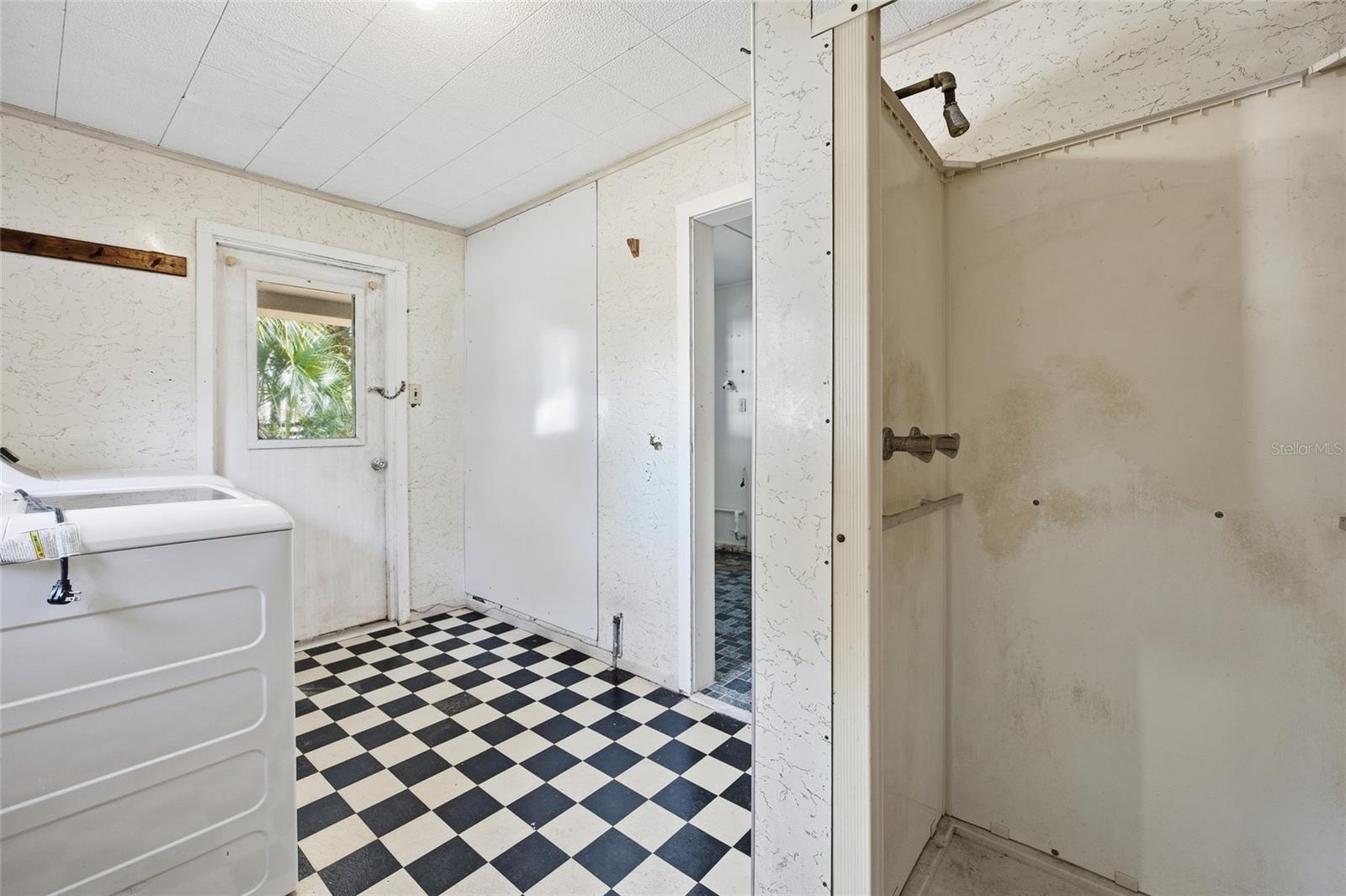 ROLLING HILLS MANOR - Residential