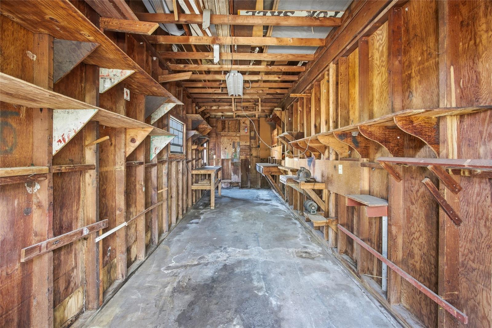 ROLLING HILLS MANOR - Residential