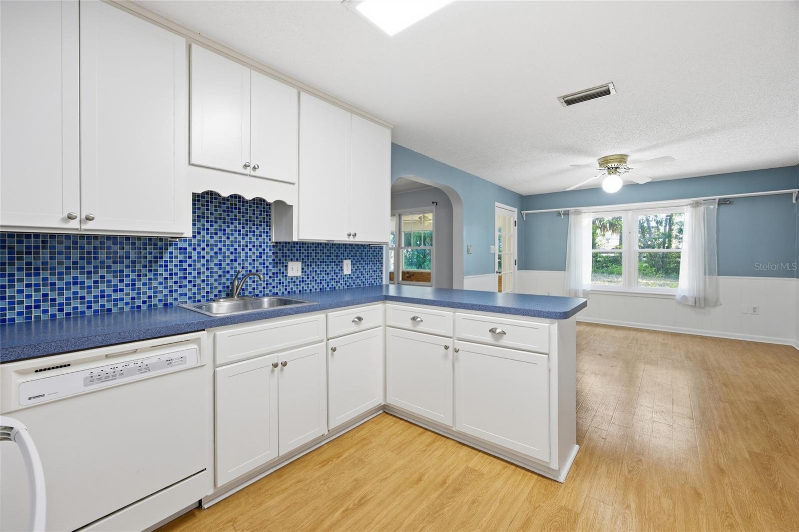 ROLLING HILLS MANOR - Residential