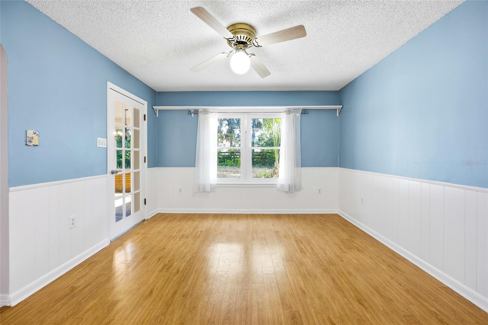 ROLLING HILLS MANOR - Residential